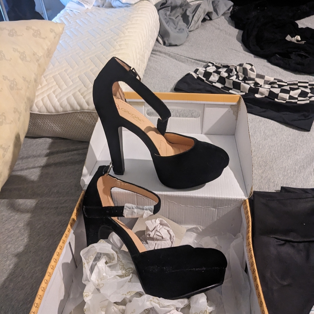 Black velvet nib extra heels dbdk heels